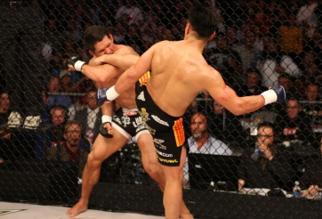 Cung Lê đá gãy tay nhà vô địch Frank Shamrock