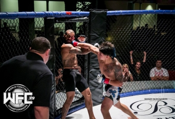 Em trai Thành Lê đánh gục võ sĩ Mỹ bằng mưa đòn như súng máy