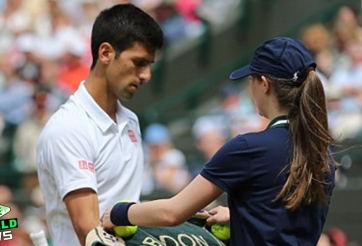VIDEO: Djokovic đánh trúng 'ball girl' nóng bỏng và cái kết