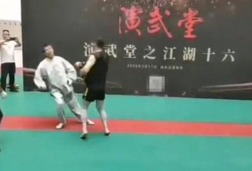 Đại sư già Thái Cực Quyền bị đấm gục 3 lần trong 30 giây