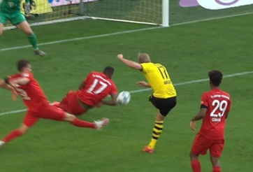 Dortmund bị cướp trắng một quả penalty trong trận thua Bayern
