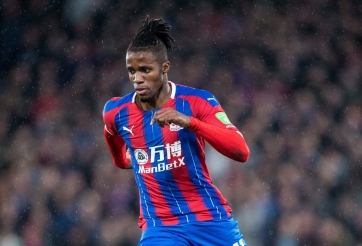 VIDEO: Cựu sao MU solo ghi bàn vào lưới... đội bóng nữ