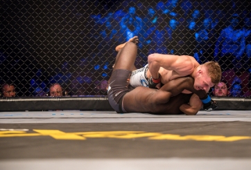 'Vua châu Phi' nhận quả báo vì xỉ vả, tát trộm đối thủ