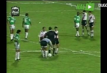 VIDEO: Thủ môn 'bọ cạp' sút phạt tung lưới River Plate