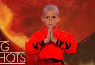 VIDEO: 2 cậu bé người Anh gây sốt với màn biểu diễn Kungfu Thiếu Lâm Tự