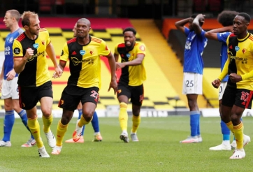 Watford cầm hòa Leicester với kịch bản nghẹt thở
