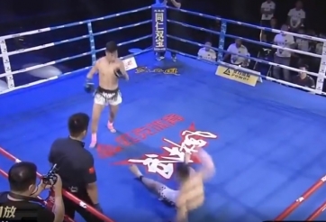 VIDEO: Trò cưng của 'đệ nhất Thiếu Lâm' thua thảm ngay từ hiệp 1