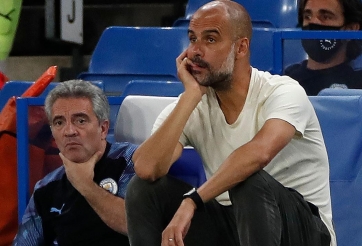 HLV Guardiola chúc mừng Liverpool vô địch Ngoại hạng Anh