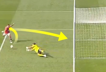 VIDEO: Cầu thủ 'ăn rùa' ghi bàn thắng dễ nhất lịch sử