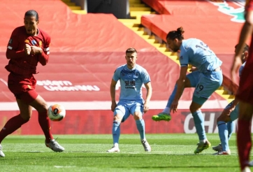 Liverpool đánh rơi chiến thắng ngay trên sân nhà