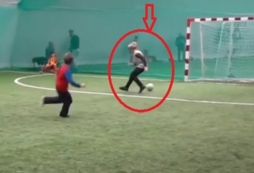 VIDEO: 2 triệu lượt xem pha 'đẻ trứng' hài hước của 'tiểu Karius'