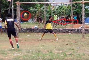 VIDEO: 2 triệu lượt xem quả penalty 'gây ảo giác' nhất thế giới