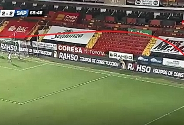 VIDEO: Tuyệt phẩm 'phi vật lý' từ góc 0 độ của cầu thủ nữ