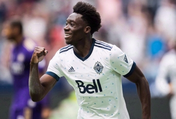 VIDEO: 'Máy chạy' Bayern Munich lập siêu phẩm solo từ sân nhà