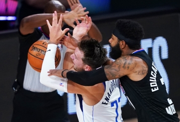 Cận cảnh pha bóng thô bạo của Marcus Morris với Luka Doncic