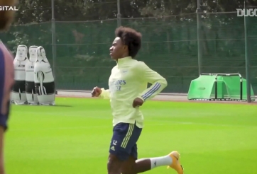 VIDEO: Buổi tập đầu tiên của cựu sao Chelsea trong màu áo Arsenal