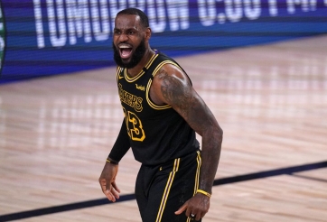 LeBron James rực cháy, Lakers san bằng cách biệt với Rockets