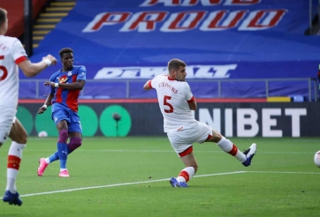 Cựu sao MU lập công, Crystal Palace có 3 điểm trước Southampton