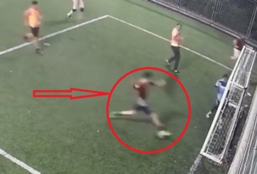 HÀI HƯỚC: Cầu thủ đá tiền đạo nhưng không biết cách ghi bàn