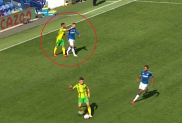 James Rodriguez khiến cả cầu thủ và HLV đối phương bị đuổi