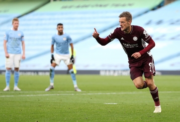 Vardy lập hat-trick, Leicester vùi dập Man City tại Etihad