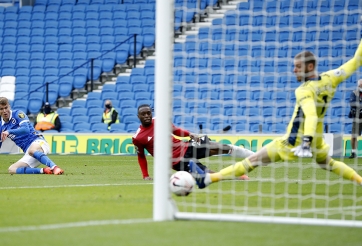 VIDEO: 'Thần rùa' đã cứu MU trước Brighton như thế nào?