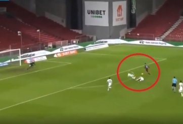 VIDEO: Ghi bàn thắng nhờ hàng thủ đối phương 'tấu hài cực mạnh'