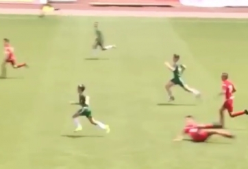 VIDEO: 3 triệu lượt xem bàn thắng nhanh như gió của 'siêu nhân nhí'