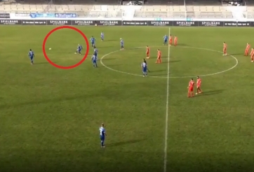 VIDEO: HLV được tôn vinh vì chỉ đạo cầu thủ phản lưới nhà