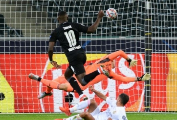 VIDEO: Con trai huyền thoại ĐT Pháp lập cú đúp vào lưới Real