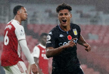 Arsenal thảm bại trước Aston Villa trên sân nhà