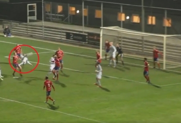 VIDEO: Tuyệt phẩm 'vô lê kép' vượt xa giới hạn tưởng tượng