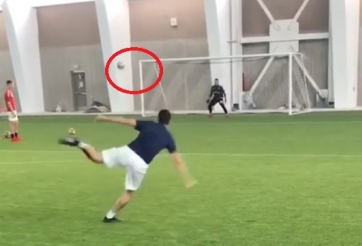 VIDEO: 4 triệu lượt xem cú đá phạt 'khó cản' nhất năm 2020