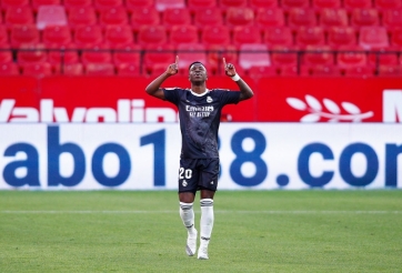 Real Madrid thắng may mắn trên sân của Sevilla