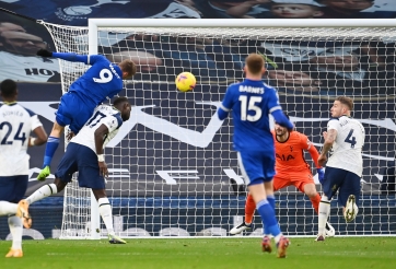 Son - Kane im tiếng, Tottenham thua trắng trên sân nhà