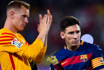 Messi mâu thuẫn với người hùng của Barca
