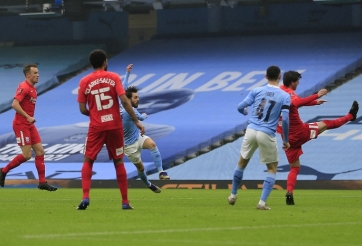 Man City nhọc nhằn đánh bại đội hạng tư