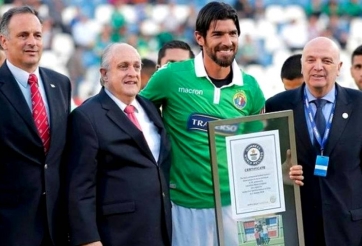 Cầu thủ 44 tuổi phá sâu kỷ lục của bóng đá thế giới