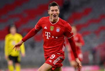 Lewandowski lập hat-trick lu mờ cú đúp của Haaland