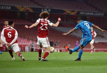 Arsenal vào Tứ kết Europa League dù thua trên sân nhà