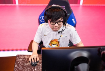 'Bón hành' cho Karsa, SofM đưa SN vào Chung kết CKTG 2020