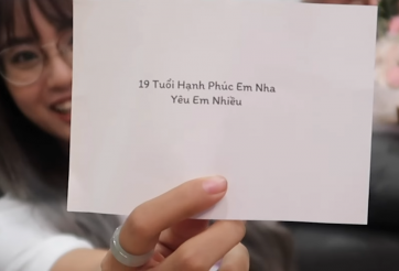 Bomman 'hú vía' tưởng mình phát nhầm 'cơm cún' cho Minh Nghi