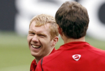 Huyền thoại MU chế nhạo chức vô địch của Liverpool