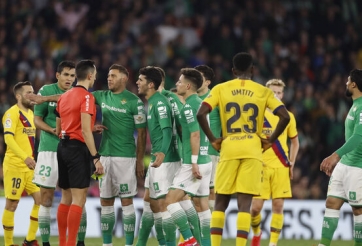 Đình chỉ trọng tài bỏ qua 2 thẻ đỏ cho Barca