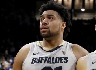 VIDEO: Cầu thủ bật khóc khi gây tai nạn kinh hoàng cho đối thủ