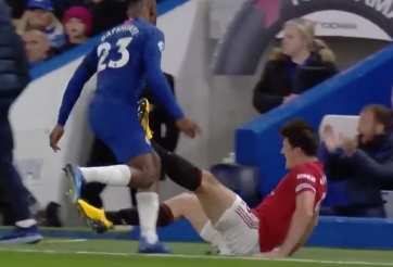 Maguire giải thích lạ lẫm khi đạp vào chỗ hiểm của Batshuayi