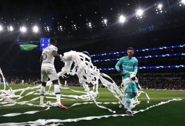 Trận Tottenham - Leipzig gián đoạn vì lý do bất ngờ