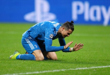 Ronaldo đòi penalty bất thành trong ngày Juve thảm bại