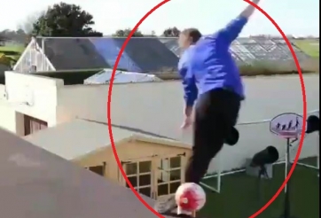 VIDEO: Sấp mặt vì biểu diễn kỹ thuật của Ronaldo trên... mái nhà