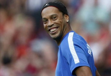 Ronaldinho thoải mái nhậu nhẹt ngay trong tù